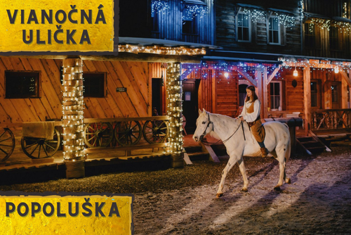 🎄 1. Adventná Nedeľa - Vianočná Ulička 17:00-20:00 Popoluška 🎭