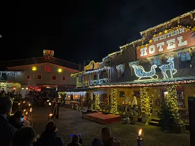 Vianočná ulička - Lucie a ohňová show