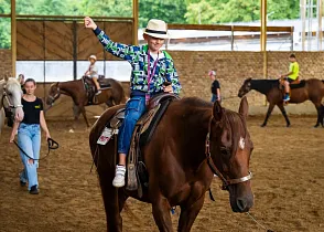 SALOON - Firemní akce De Bondt, s.r.o.