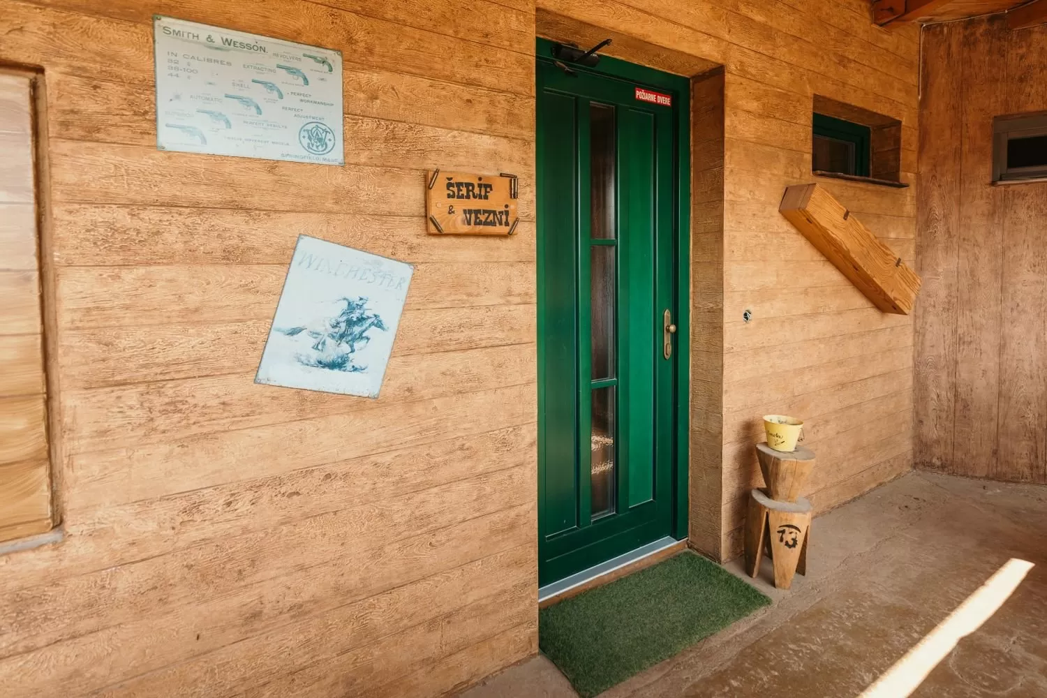 Pokoj Šerif a vězni R13 nahoru