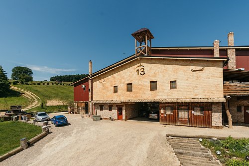 Konská športová hala